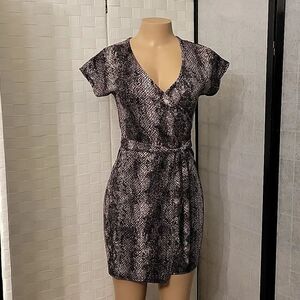 REBEL SUGAR V-NECK SHORT SLEEVE MINI CASUAL DRESS